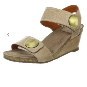TAO'S Carousel Wedge Sandal in Taupe/gold Buckle Size  8